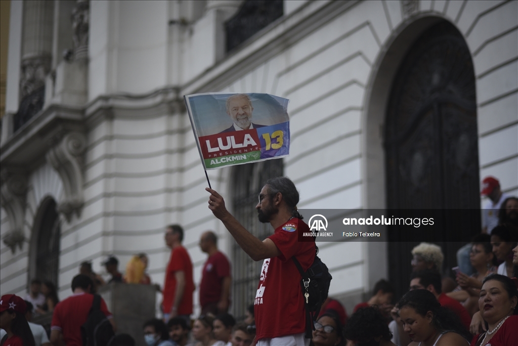 Luiz Inacio Lula da Silva terpilih sebagai presiden Brasil
