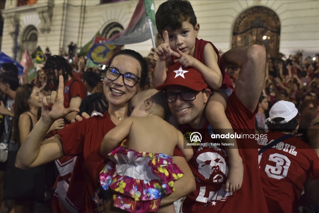 Luiz Inacio Lula da Silva terpilih sebagai Presiden Brasil