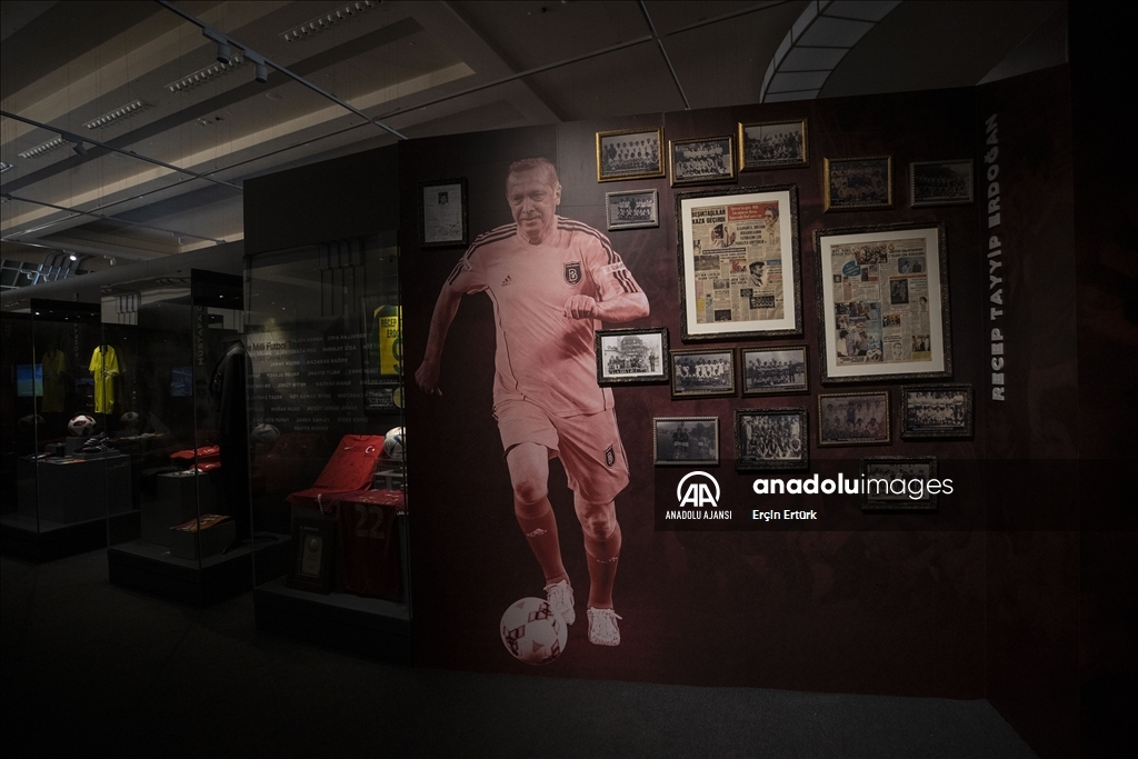 Türk Futbol Tarihi Sergisi ziyaretçilerini ağırlıyor