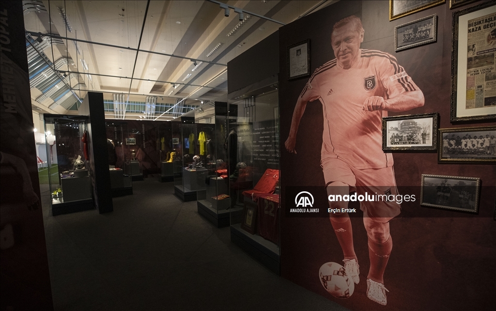 Türk Futbol Tarihi Sergisi ziyaretçilerini ağırlıyor