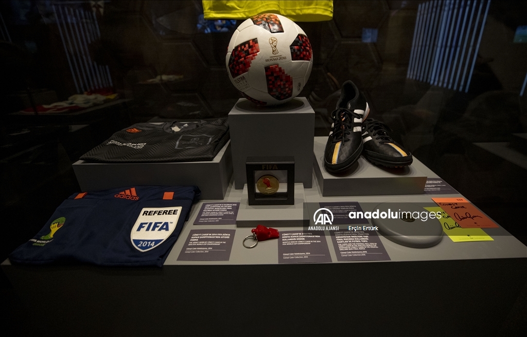 Türk Futbol Tarihi Sergisi ziyaretçilerini ağırlıyor