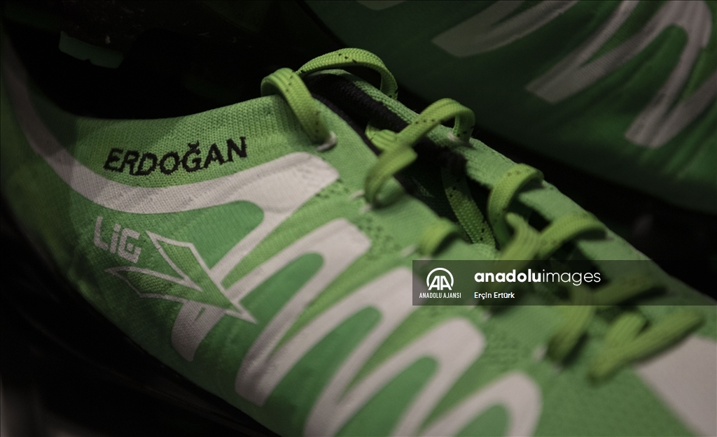 Türk Futbol Tarihi Sergisi ziyaretçilerini ağırlıyor