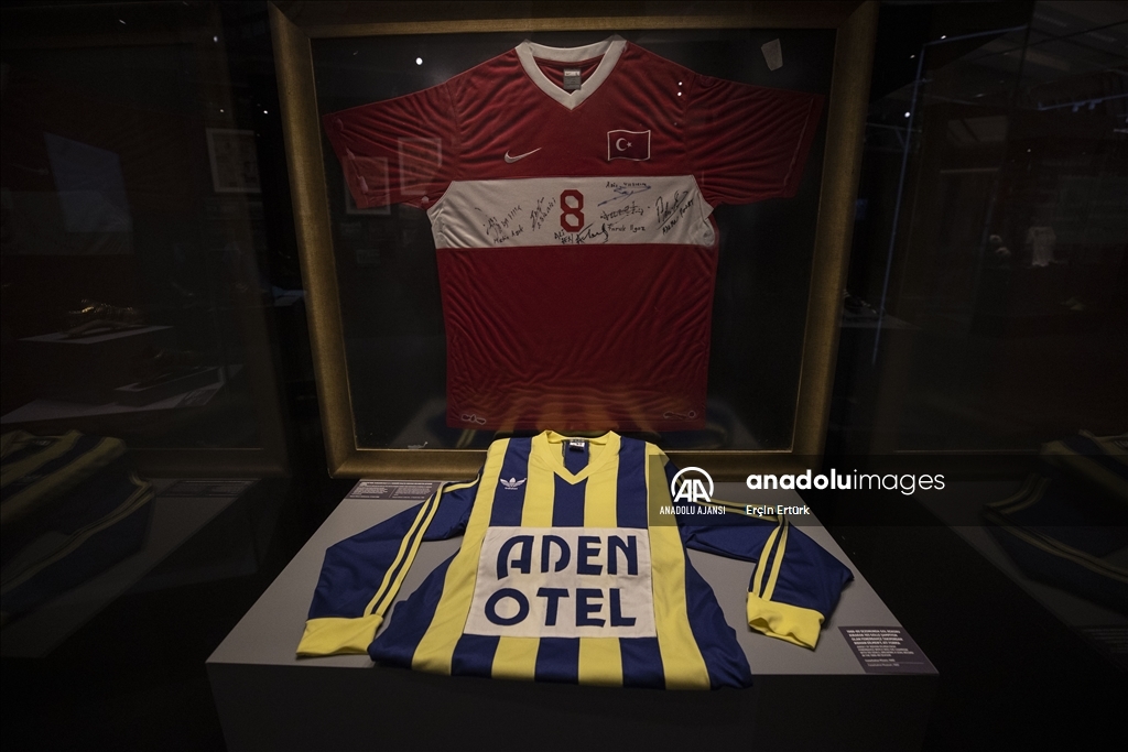 Türk Futbol Tarihi Sergisi ziyaretçilerini ağırlıyor