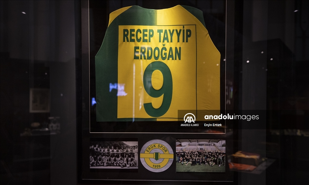 Türk Futbol Tarihi Sergisi ziyaretçilerini ağırlıyor