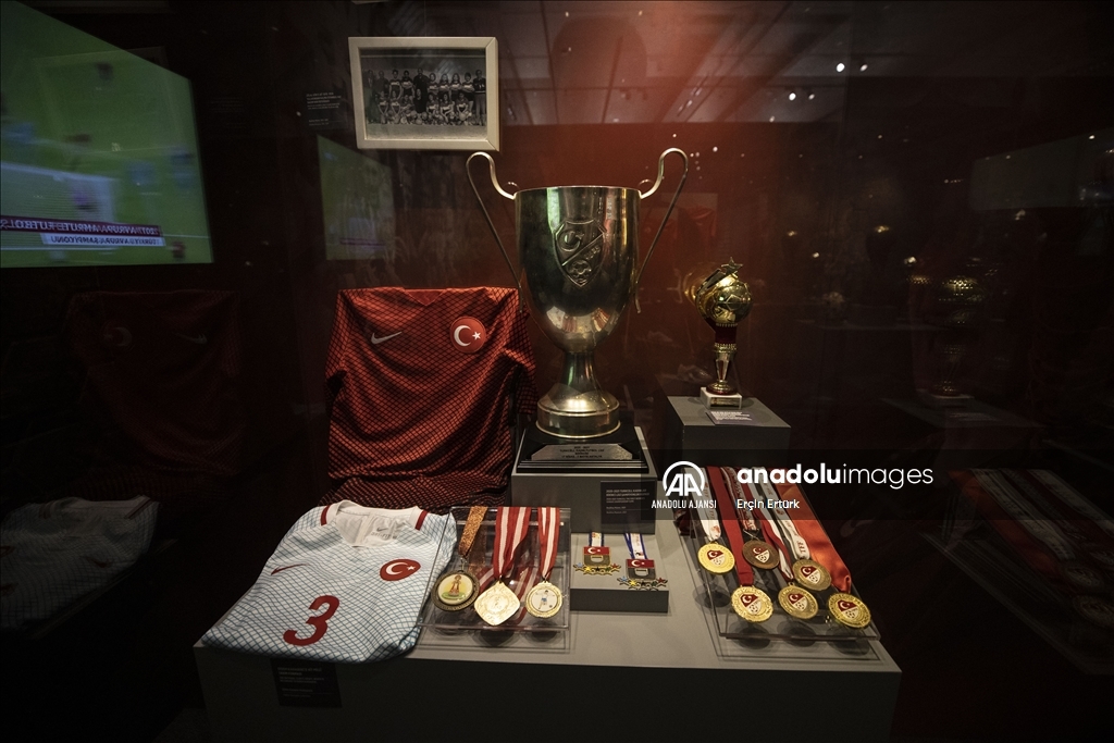 Türk Futbol Tarihi Sergisi ziyaretçilerini ağırlıyor