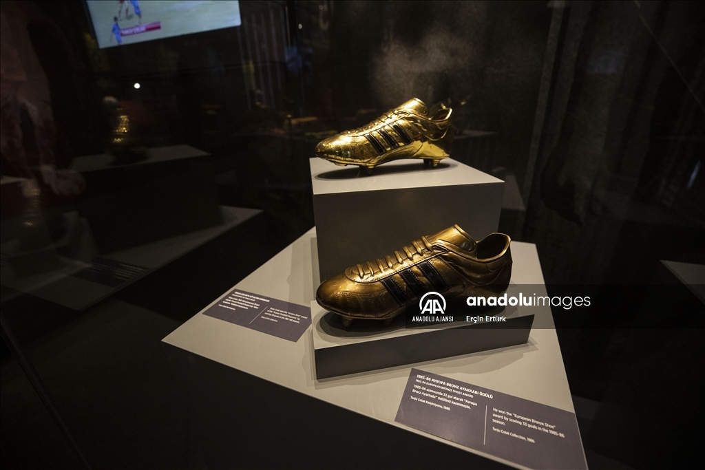 Türk Futbol Tarihi Sergisi ziyaretçilerini ağırlıyor