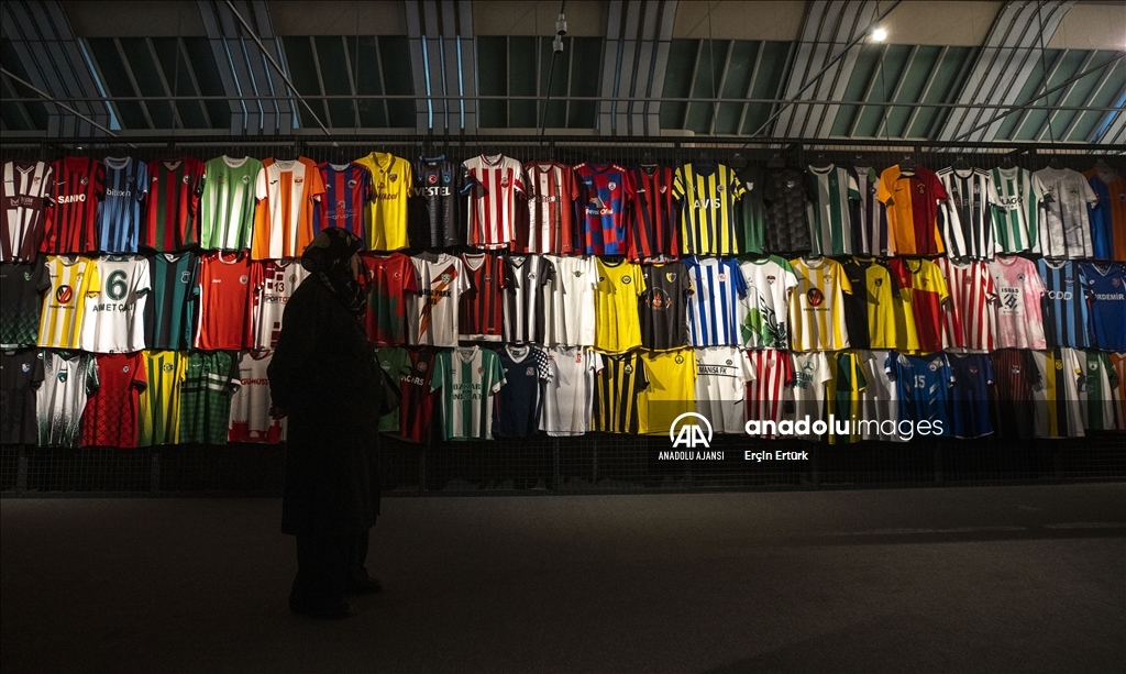 Türk Futbol Tarihi Sergisi ziyaretçilerini ağırlıyor