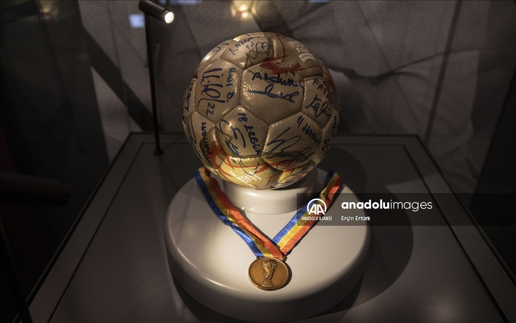 Türk Futbol Tarihi Sergisi ziyaretçilerini ağırlıyor