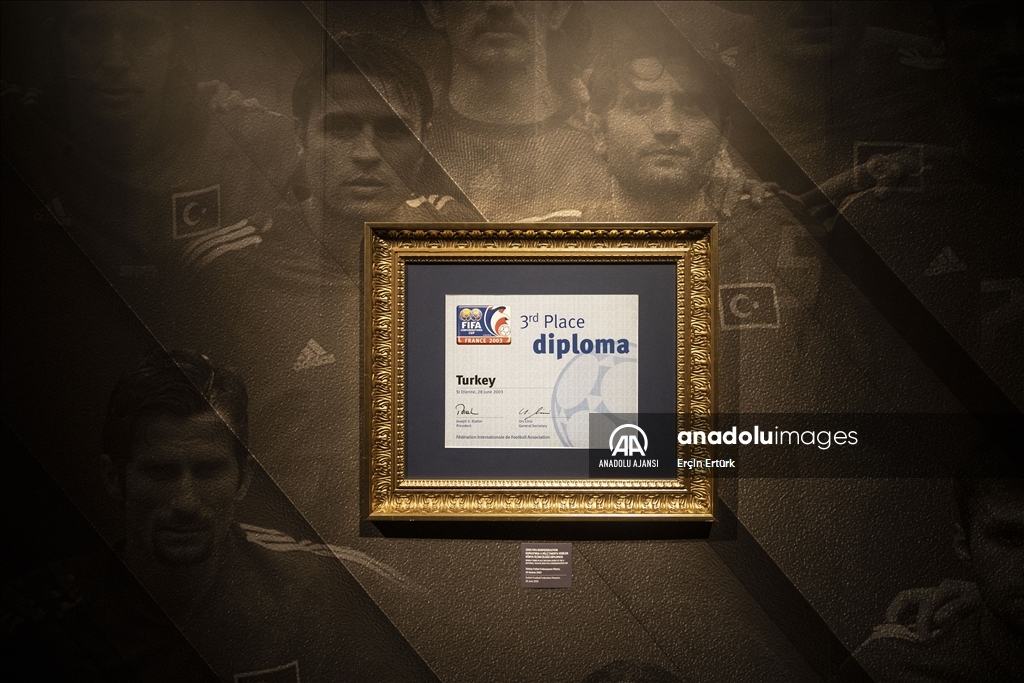 Türk Futbol Tarihi Sergisi ziyaretçilerini ağırlıyor