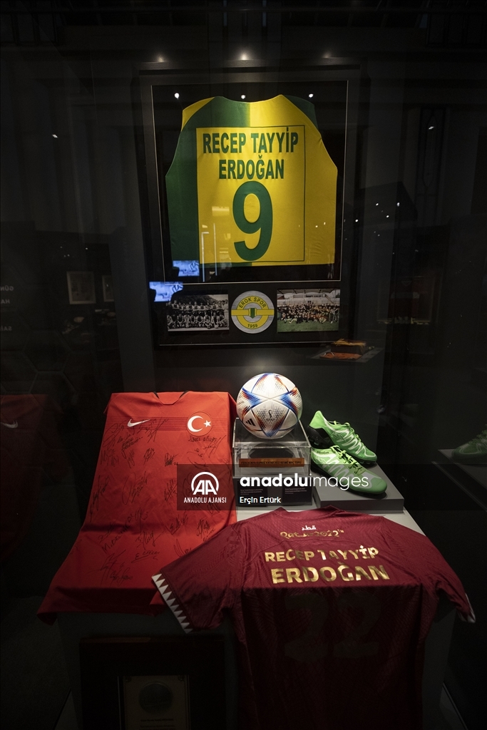 Türk Futbol Tarihi Sergisi ziyaretçilerini ağırlıyor