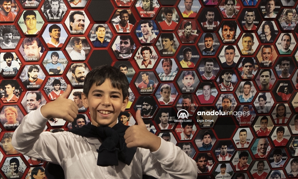 Türk Futbol Tarihi Sergisi ziyaretçilerini ağırlıyor