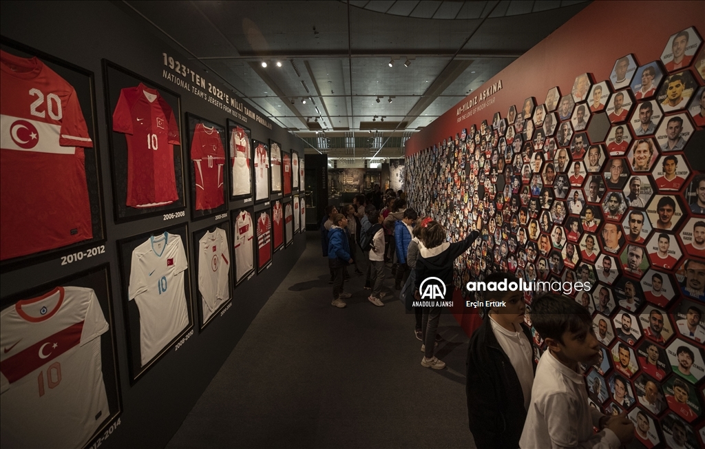 Türk Futbol Tarihi Sergisi ziyaretçilerini ağırlıyor