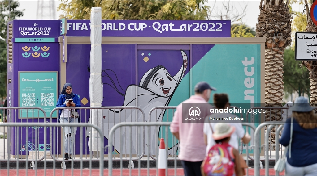 Katar'da ana caddeler ve gökdelenler, Dünya Kupası'na hazırlık için süsleniyor