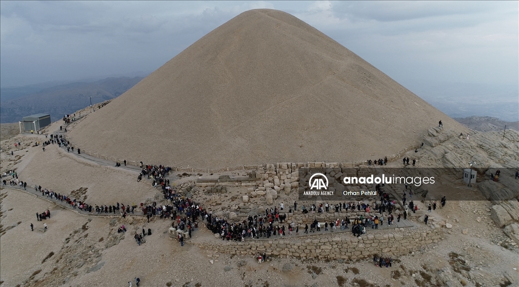 تركيا.. جبل نمرود يستقطب قرابة 223 ألف زائر