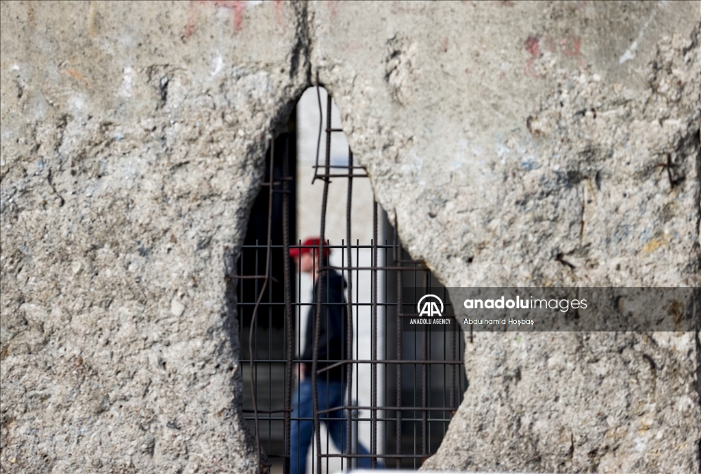 33 years after the Fall of the Berlin Wall