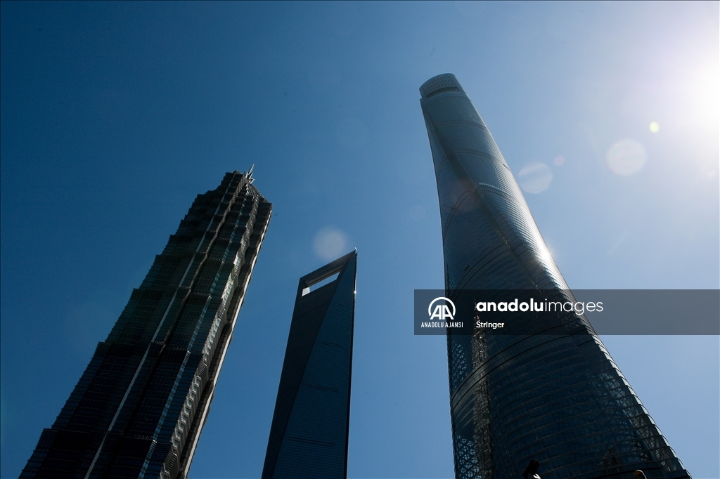 Şangay'daki 632 metre uzunluğundaki Şangay Kulesi
