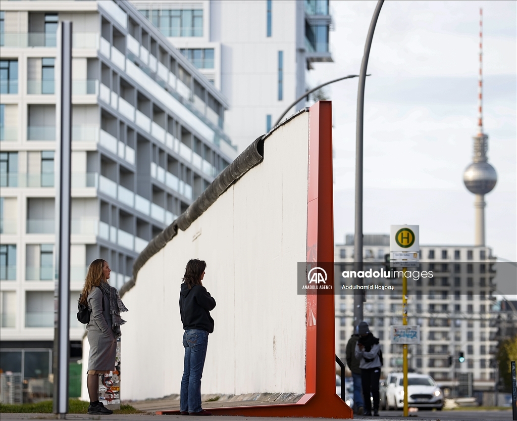 Passing 33 years since the fall of "Wall of Shame" in Berlin