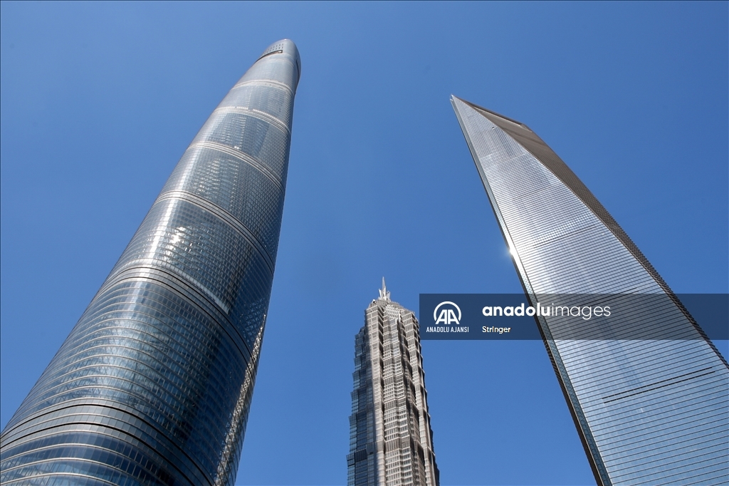 Şangay'daki 632 metre uzunluğundaki Şangay Kulesi