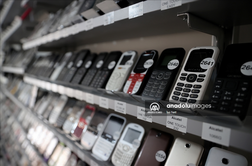 Dünya birinciliğini 2 bin 800'e yakın cep telefonu ile tescillendirdi