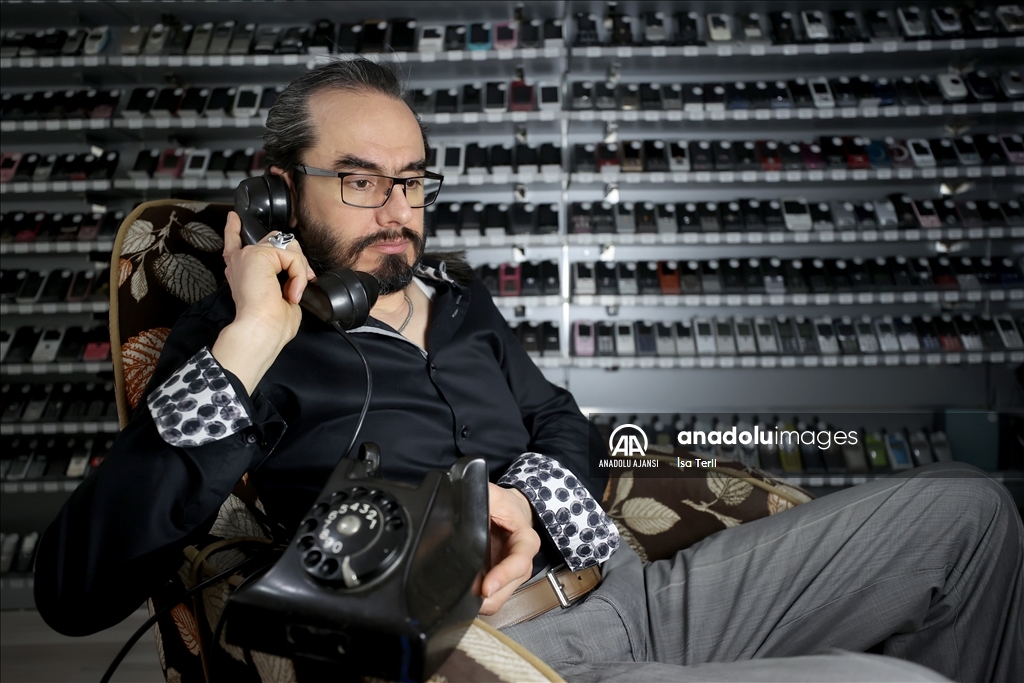 Dünya birinciliğini 2 bin 800'e yakın cep telefonu ile tescillendirdi