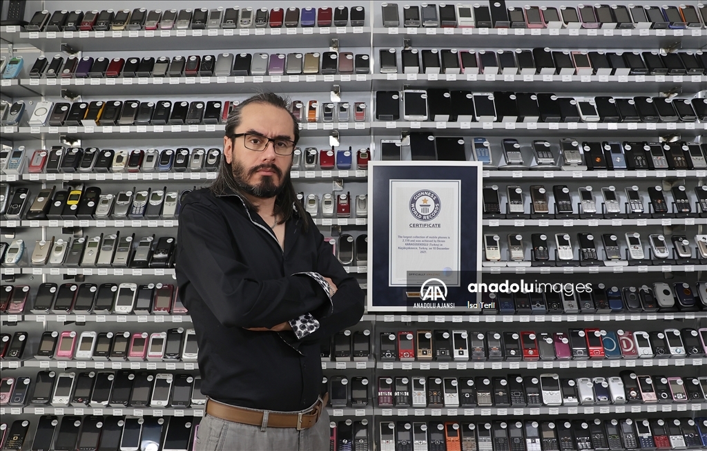 Dünya birinciliğini 2 bin 800'e yakın cep telefonu ile tescillendirdi
