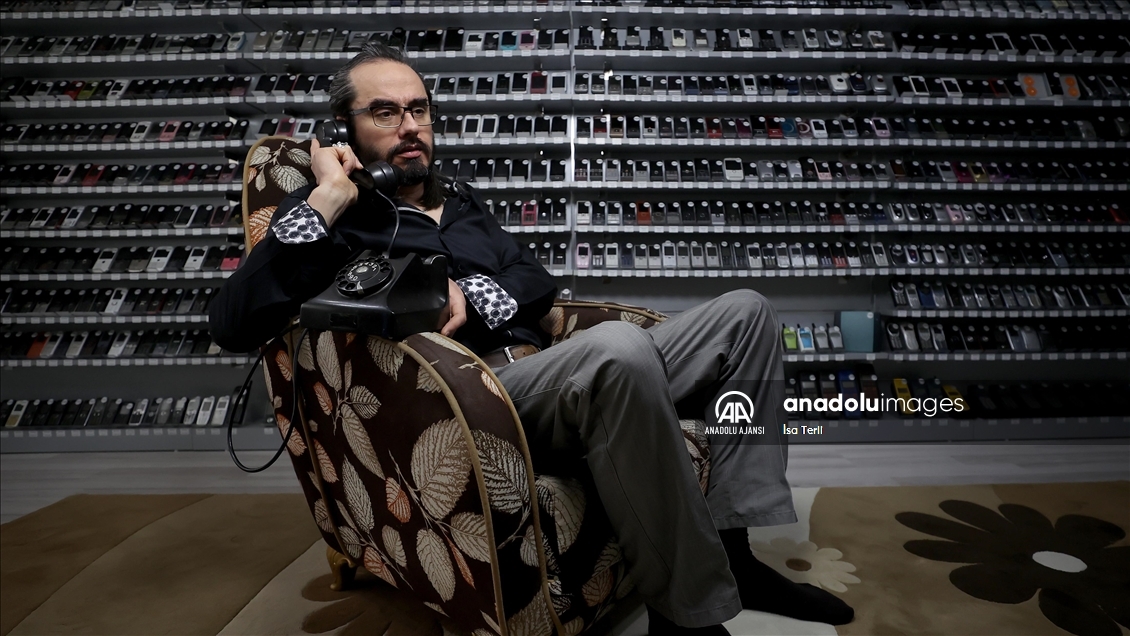 Dünya birinciliğini 2 bin 800'e yakın cep telefonu ile tescillendirdi