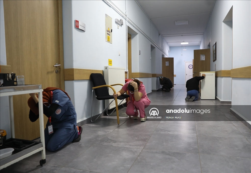 Türkiye genelinde "Çök Kapan Tutun" tatbikatı yapıldı