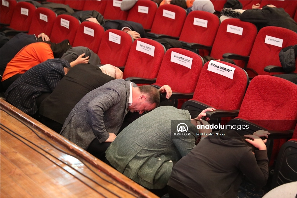 Türkiye genelinde "Çök Kapan Tutun" tatbikatı yapıldı