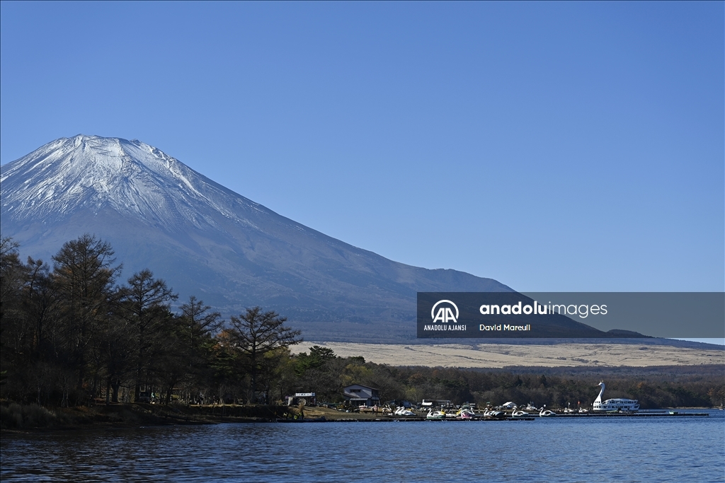 Japonya'nın doğal güzelliklere sahip Fuji Dağı ve Yamanakako Gölü