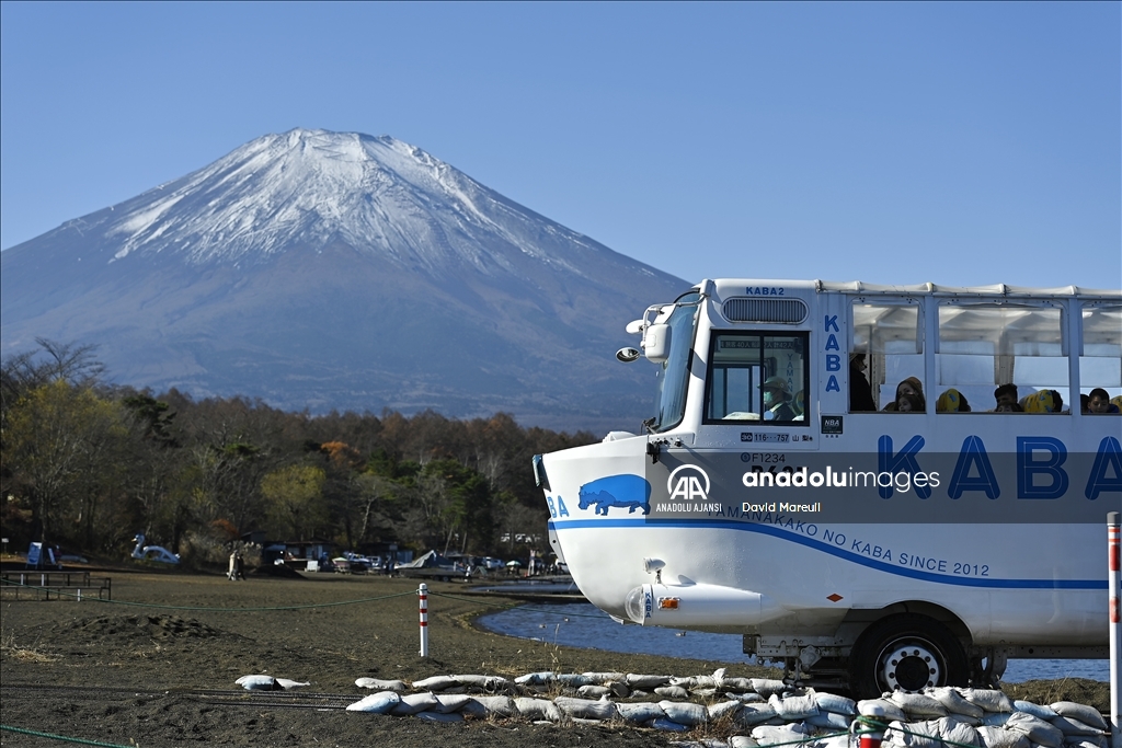 Japonya'nın doğal güzelliklere sahip Fuji Dağı ve Yamanakako Gölü