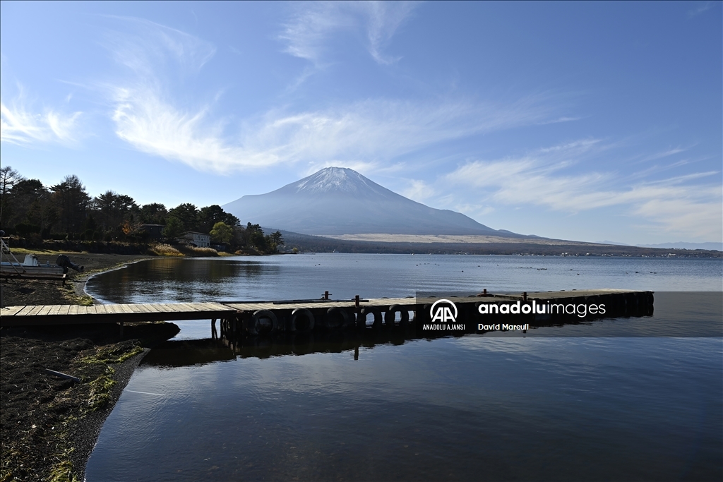 Japonya'nın doğal güzelliklere sahip Fuji Dağı ve Yamanakako Gölü