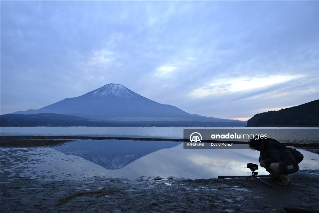 Japonya'nın doğal güzelliklere sahip Fuji Dağı ve Yamanakako Gölü