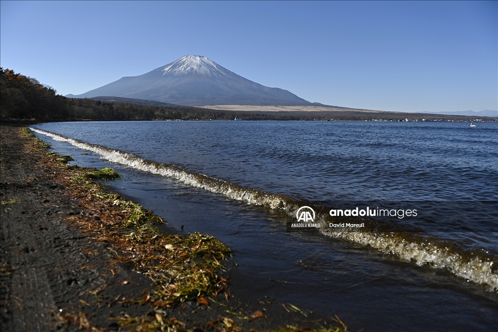 Japonya'nın doğal güzelliklere sahip Fuji Dağı ve Yamanakako Gölü