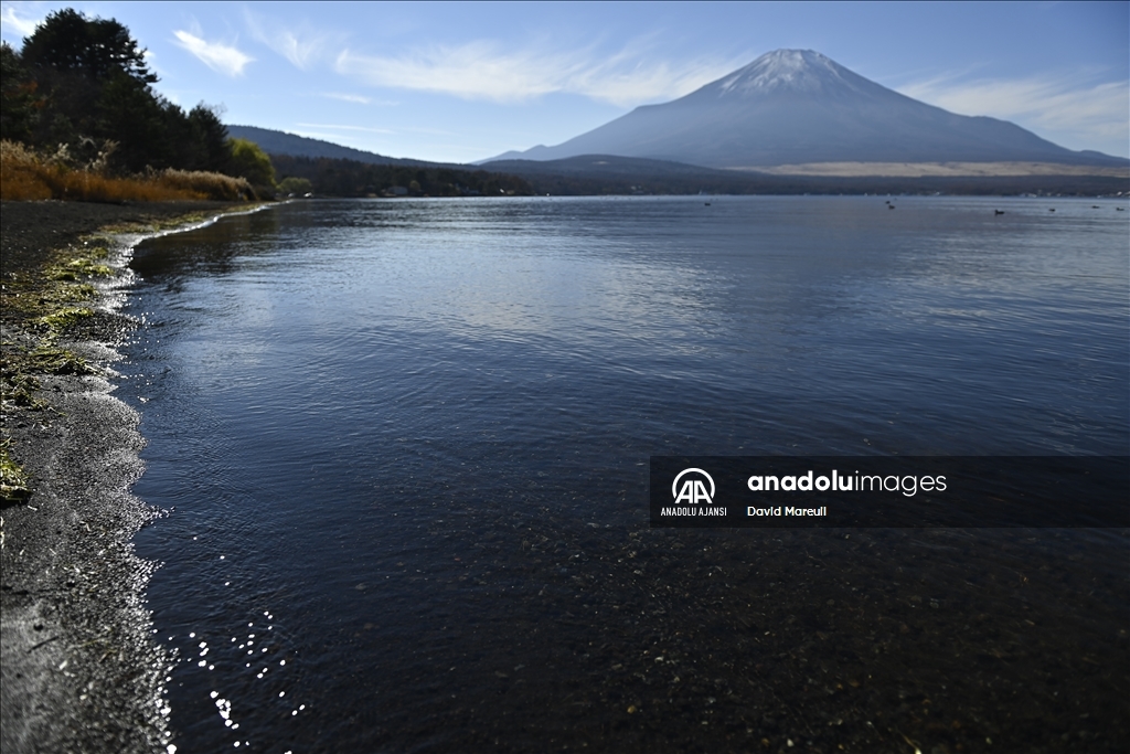 Japonya'nın doğal güzelliklere sahip Fuji Dağı ve Yamanakako Gölü