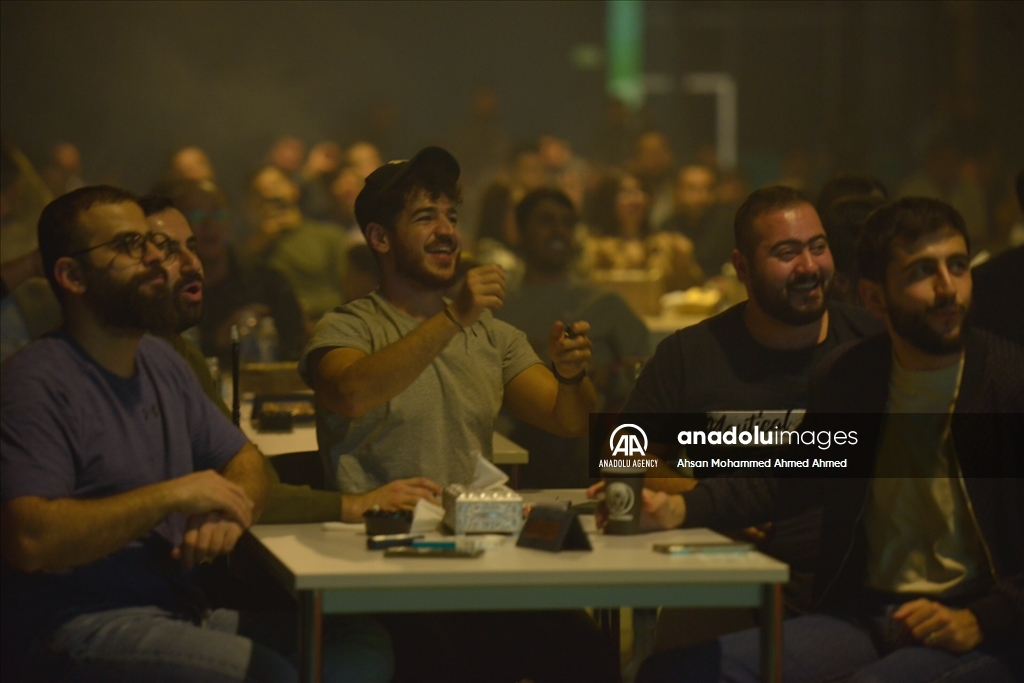 هەولێر .. هاووڵاتیان بە جۆش و خرۆشەوە سەیری یاری دەستپێکی مۆندیالی ٢٠٢٢ دەکەن 