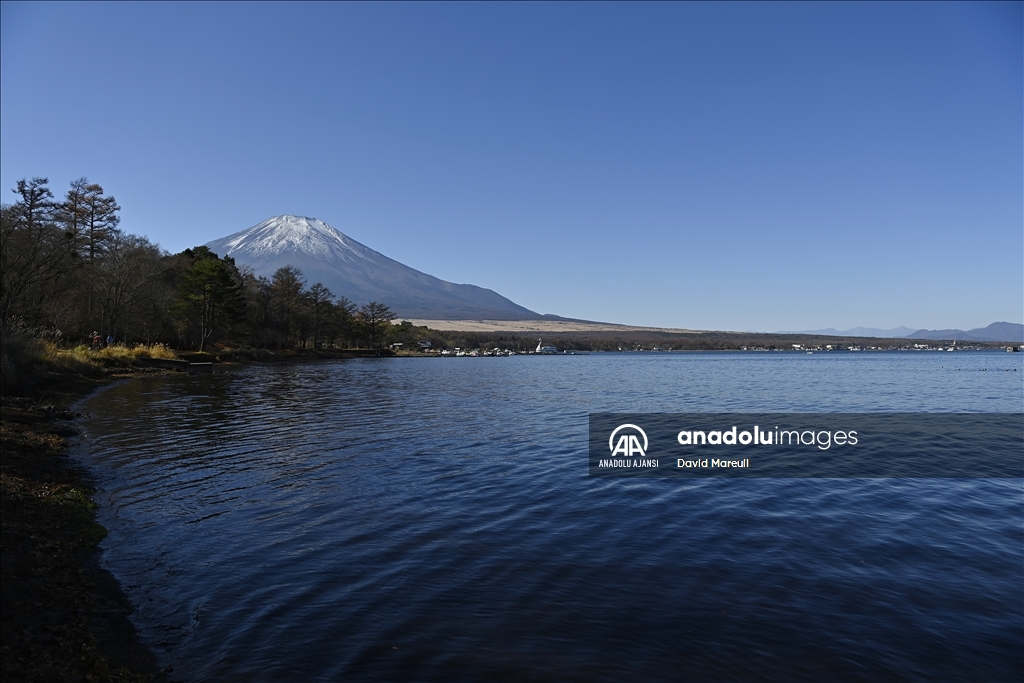 Japonya'nın doğal güzelliklere sahip Fuji Dağı ve Yamanakako Gölü