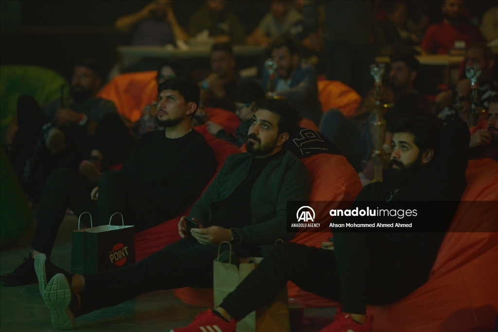 هەولێر .. هاووڵاتیان بە جۆش و خرۆشەوە سەیری یاری دەستپێکی مۆندیالی ٢٠٢٢ دەکەن 