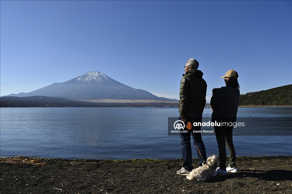 Japonya'nın doğal güzelliklere sahip Fuji Dağı ve Yamanakako Gölü
