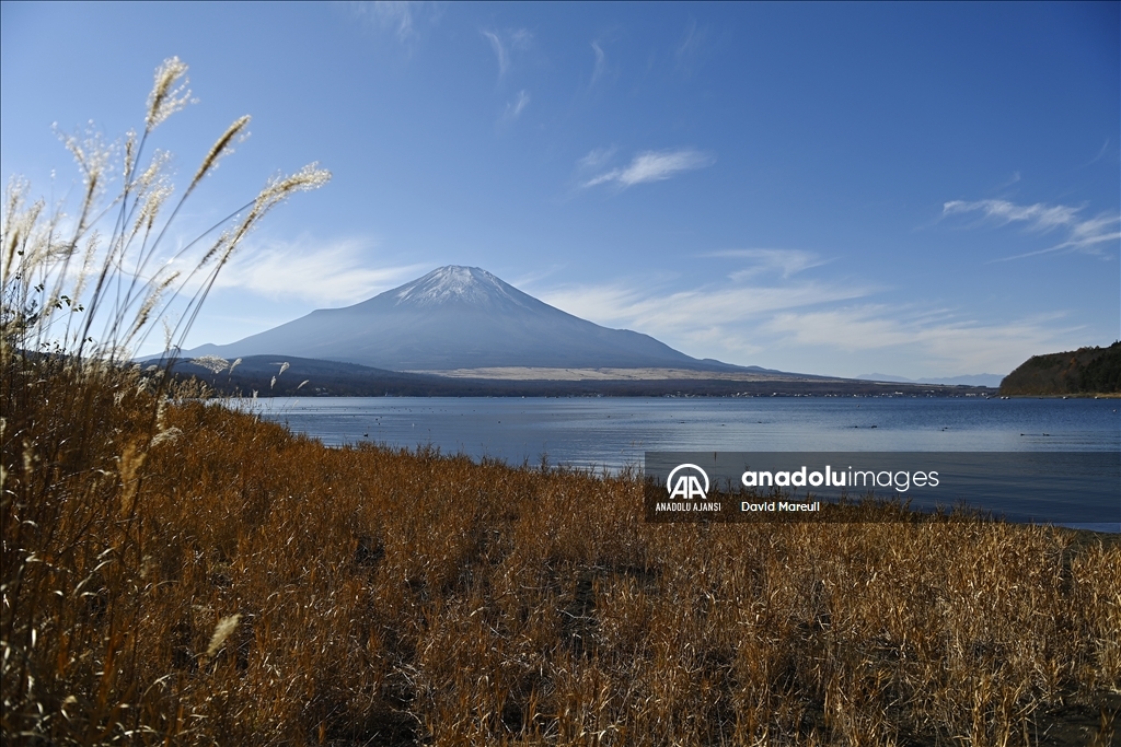 Japonya'nın doğal güzelliklere sahip Fuji Dağı ve Yamanakako Gölü