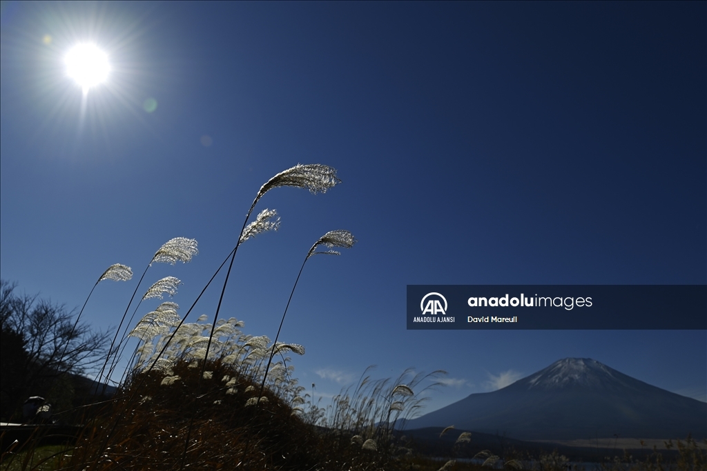 Japonya'nın doğal güzelliklere sahip Fuji Dağı ve Yamanakako Gölü
