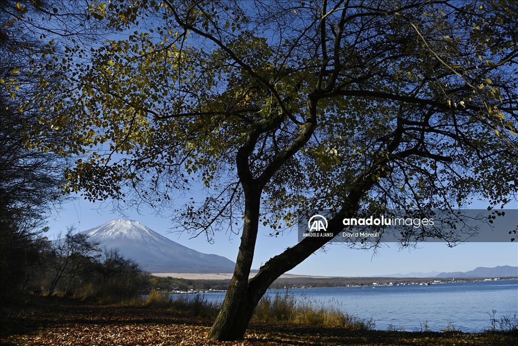 Japonya'nın doğal güzelliklere sahip Fuji Dağı ve Yamanakako Gölü