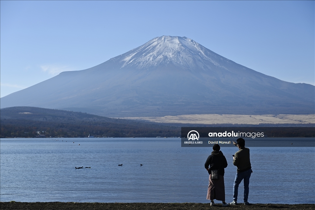 Japonya'nın doğal güzelliklere sahip Fuji Dağı ve Yamanakako Gölü
