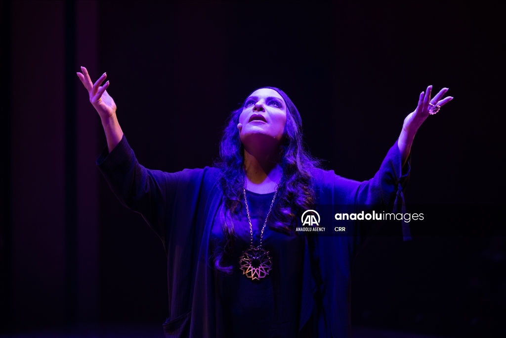 اجرای نمایش «هزار و یک شب» در وصف دوستی مولانا و شمس توسط هنرمندان ایرانی در استانبول