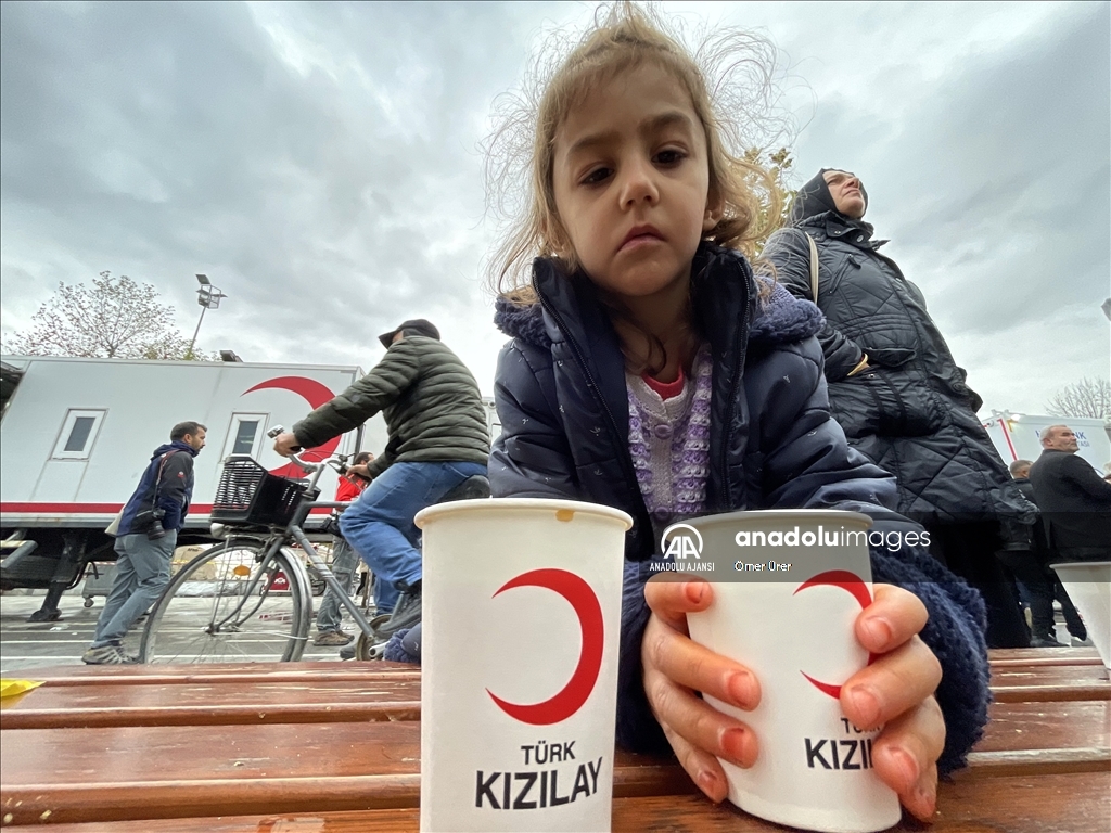 Düzce'de depremzedelerin yemek ihtiyacı Türk Kızılay koordinasyonunda karşılanıyor