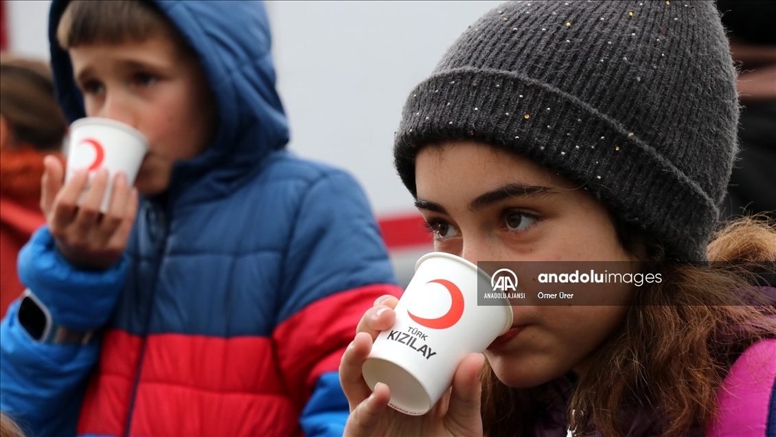 Düzce'de depremzedelerin yemek ihtiyacı Türk Kızılay koordinasyonunda karşılanıyor