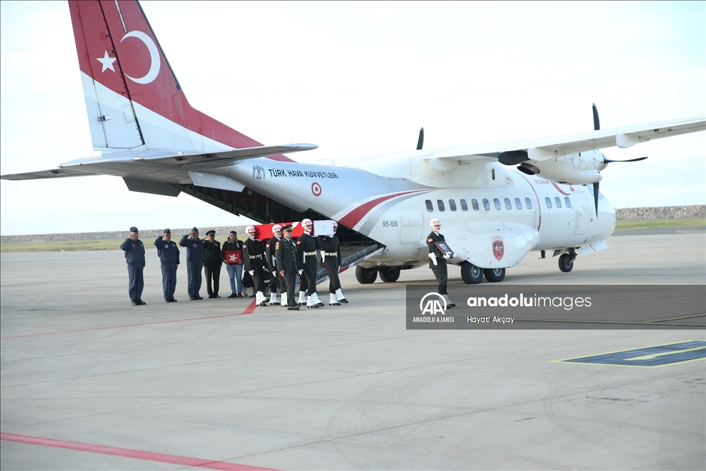 Şehit İsmail Ünal'ın cenazesi Ordu-Giresun Havalimanı'na getirildi