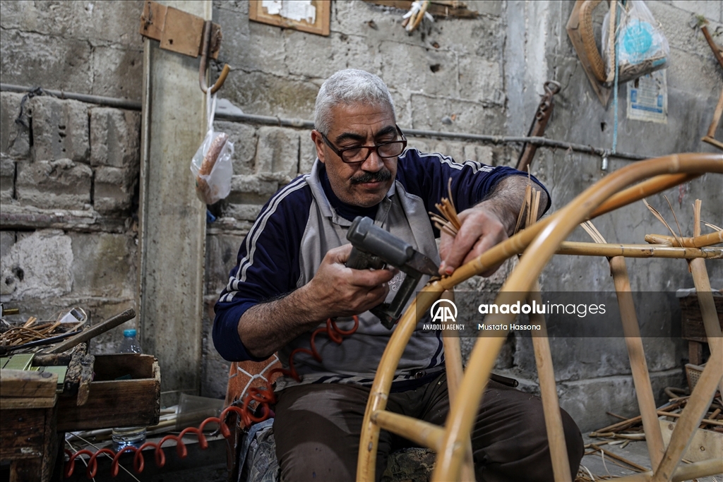 مشغولات الخيزران في غزة.. حرفة عريقة تقاوم الفناء