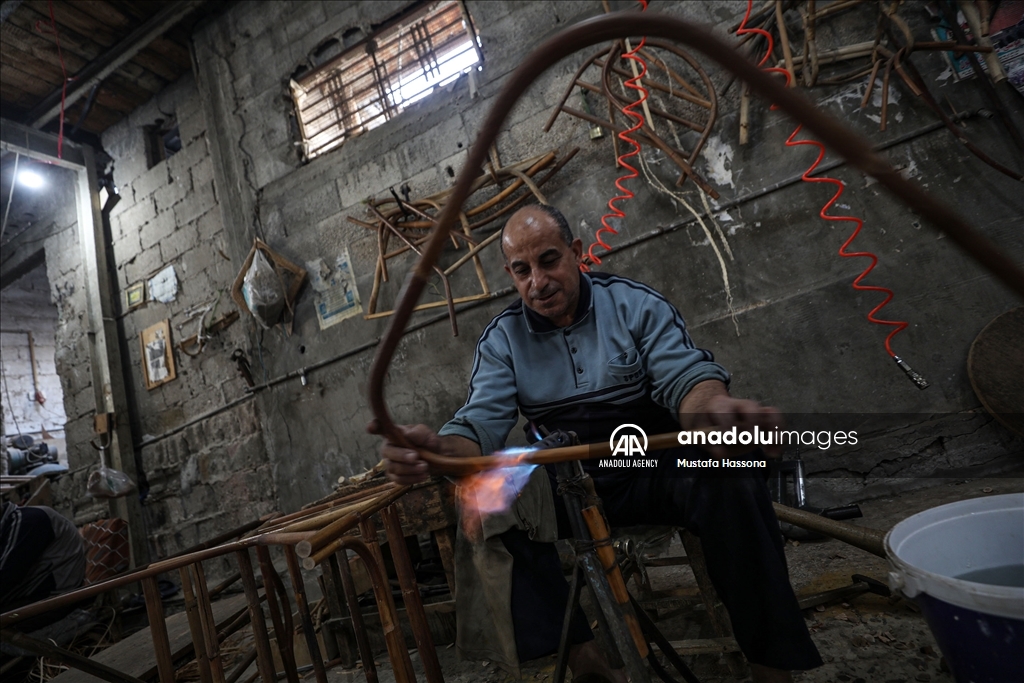 مشغولات الخيزران في غزة.. حرفة عريقة تقاوم الفناء