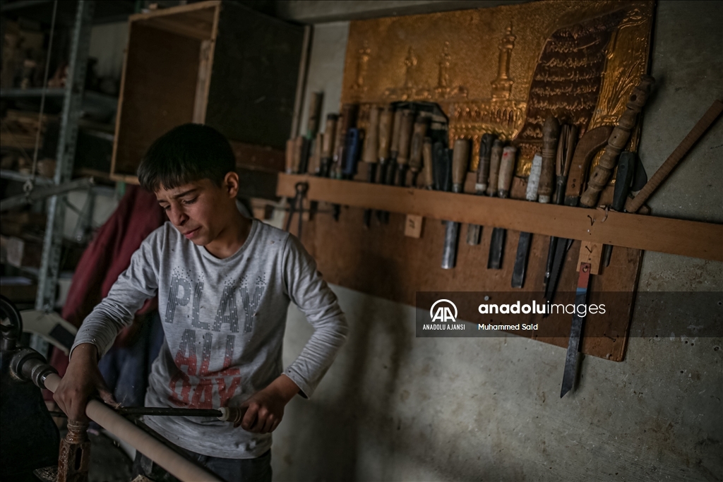 "Savaşın çocukları", eğitim hayallerini ailelerinin geçimine feda ediyor