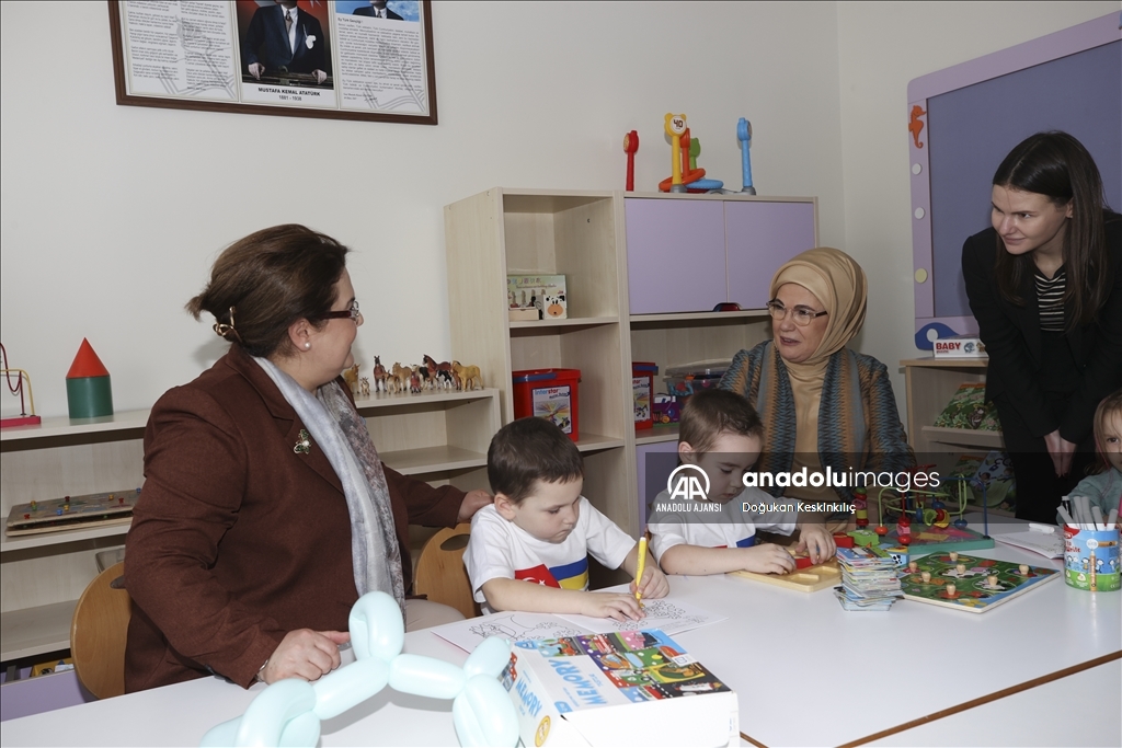 Emine Erdoğan, Ukrayna'dan Türkiye'ye getirilen yetim çocuklarla buluştu